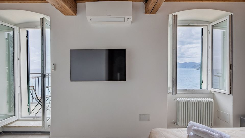 Eldorado: Romantic Seafront Getaway