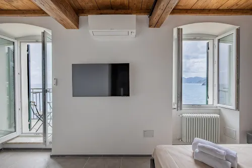 Eldorado: Romantic Seafront Getaway - Apartments