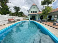 Lot 942 - A'Famosa Melaka Villa Pool KTV WIFI 5 ROOM 2BR -  Ferienhäuser