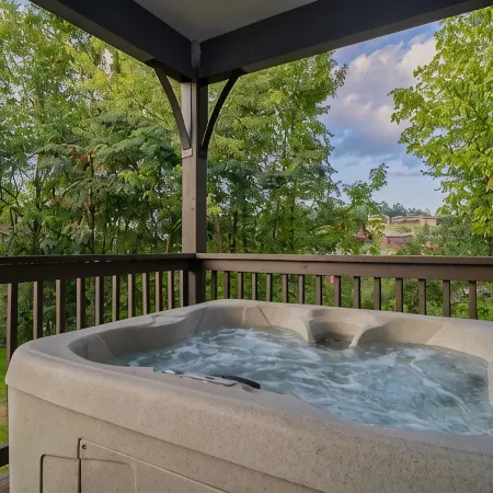 Stylish New 5BR/4BA Cabin Steps from Dollywood