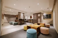 1BR Florence McKinley | Near Venice Mall & BGC