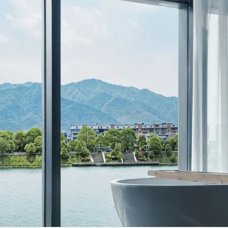 Four Seasons Breeze Homestay