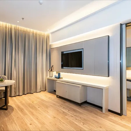 Echarm Hotel (Rong County Chengnan Bus Station)