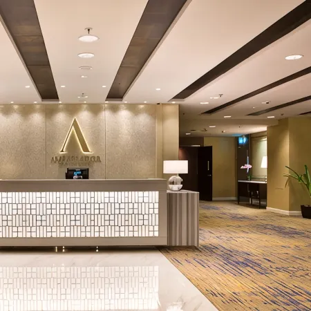 AMBASSADOR TRANSIT LOUNGE - T2, SINGAPORE CHANGI AIRPORT (AIRSIDE) Отели рядом с достопримечательностью «Станция MRT Tampines »
