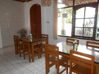 Rumah Syariah dan Kolam Renang Bugenville - Guest houses