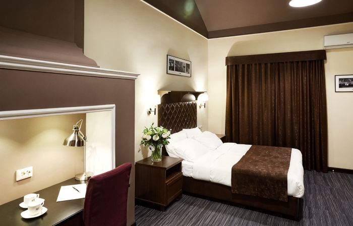11 Hotel & Garden