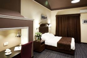 11 Hotel & Garden (11 отель и сад)