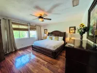 10 Beds~Private Tropical Pool~Bikes~Beach Gear~Grill~Walk to Beach & Pickleball - 4 ดาว