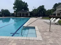 Large private 4 BR home near SAV airport with TV in every bedroom - piscina