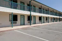 Econo Lodge Inn & Suites