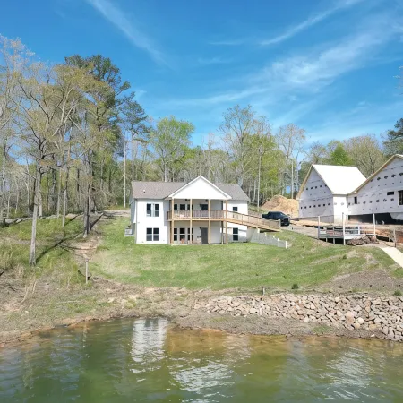 Spacious 6-bedroom house on beautiful Lewis Smith Lake