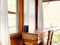 Charming lake front 3-bedroom cottage in Coldwater, Michigan Hotels in Branch County