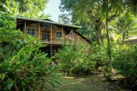 REEF HOUSE: Waterfront, Caribbean Paradise Jungle Cabin in Bastimentos w/ AC - 3-Star