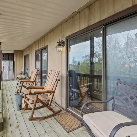 Tranquility Beech: 2Br Condo Steps from the Resort--Parking Lot Level: No Stairs 비치 마운틴 호텔