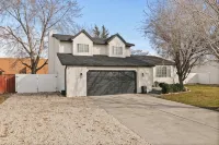 Spacious Home Near Ski Resort-3 Livingrooms, 2King Beds-2Gbfiber-Gameroom-HotTub