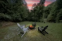 Nature’s Nest Hot Tub • Fire Pit • Deck Views • Near Old Man’s Cave