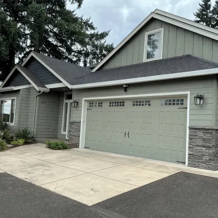 The Track House - 4BR Near UO, Autzen & Hayward, Peaceful & Spacious