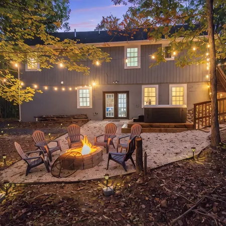 Spacious Getaway: Nature, HotTub, GameRoom & Dogs