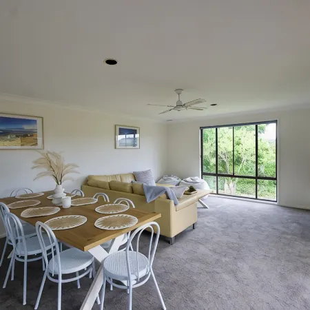 Gravity Stayz - 5min ride to the Mogo Trails and beautiful beaches
