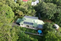 Cottages in the heights of DESHAIES between Sea and Mountains - 2星級