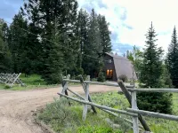 Large Open Cabin - 30 Miles to Yellowstone - WiFi