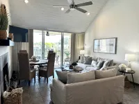 A beautiful Cozy 2-bedroom condo in charming Montgomery on Lake Conroe - プライペートプール