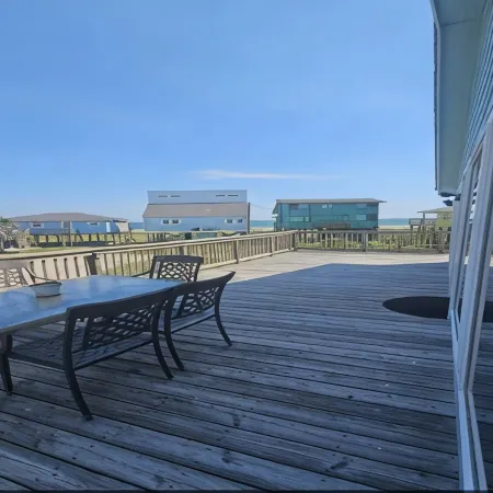 Cozy and Clean steps from the beach. Gulf views <3
