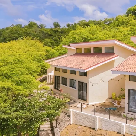 Ocotal Hilltop Condo: Mountain Views, 4 Pools, 3 Min to Beach, 100 Mbps WiFi