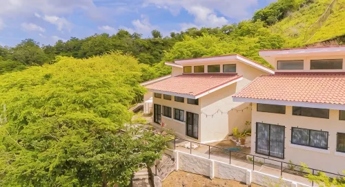 Ocotal Hilltop Condo: Mountain Views, 4 Pools, 3 Min to Beach, 100 Mbps WiFi