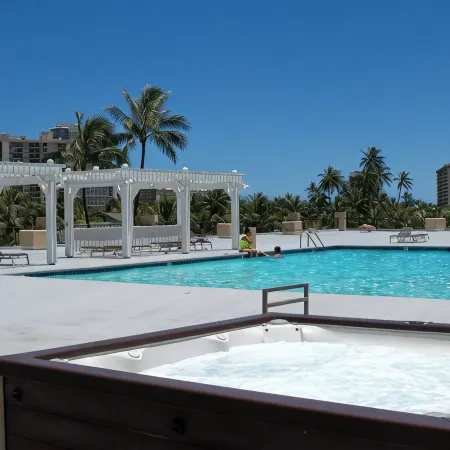 Epic 30th FLR Oceanview Studio B Waikiki-Bargain Free Beach Gear w/True Kitchen