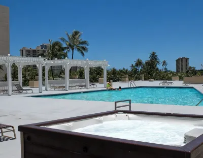 Epic 30th FLR Oceanview Studio B Waikiki-Bargain Free Beach Gear w/True Kitchen Hotels in Diamond Head