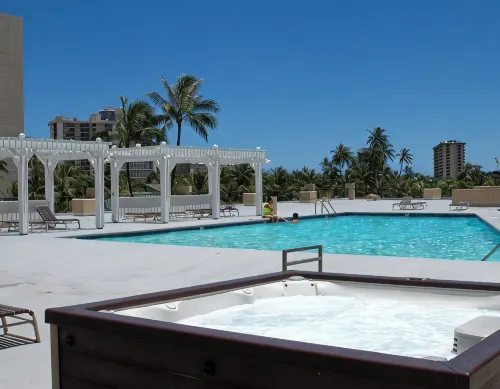 Epic 30th FLR Oceanview Studio B Waikiki-Bargain Free Beach Gear w/True Kitchen - Kolam Renang Peribadi