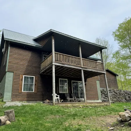 ADK Lake House Vacation, Cozy 5 Bedroom & 2 Bath Отели в г. Уэбб
