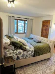 Spacious 4-bedroom house with private access to river in Willow River State Park - Homestays
