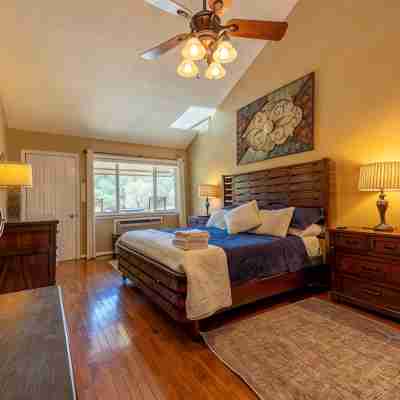 Golf & Lake View Retreat - Rumbling Bald Resort Amenities, Sleeps 6 Rooms