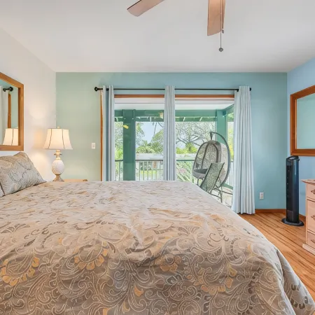 New 3 Bdrm, Large Lanai, Quiet area, Ocean Breezes, Short Walk to the Beach