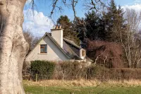 Kirktoun Cottage on Scottish Estate - open fire- enclosed garden- beaches -woods - Boutique