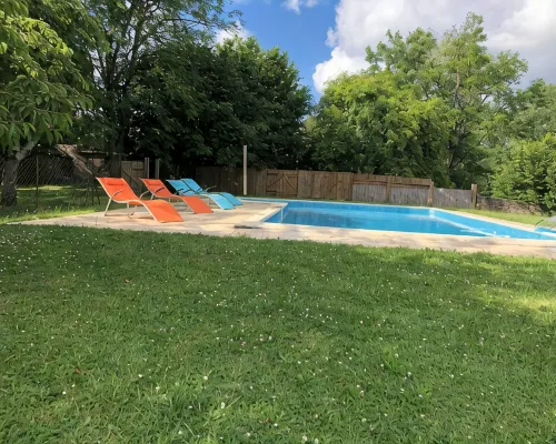 Maison Pierre Avec Piscine Privée Hotels in Blanquefort-sur-Briolance