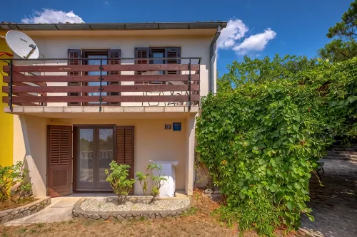 Kids friendly house with large private, fenced garden, pool, 1km beach - 3성급