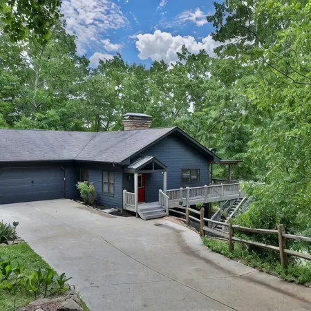4.9-Star Rated, Stunning 3600 SF House on Golf Course