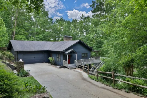 4.9-Star Rated, Stunning 3600 SF House on Golf Course - 4-Star