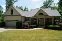 5 BDRM Beautiful Peaceful Lake Front Home 3 Kings, 1 Queen, 4 Twins, and pool