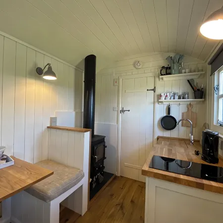 Sheldon Shepherd's Hut - Cosy Rural Retreat in the Peak District National Park Hotels in Bakewell
