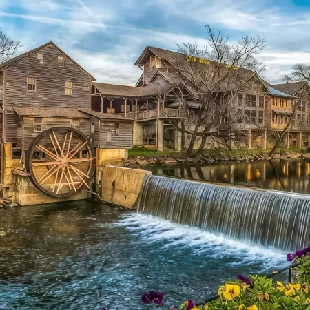 Emerald Woods 2 bedroom 2 bath Sleeping 6 in the Heart of Pigeon Forge