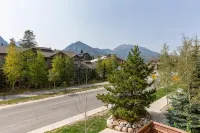 Private Hot Tub, Walk to Main St, Close to Ski Resorts, Incredible Views