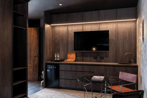 Boutique Apartment Close to all amenities - Welcome to Allure43 - Condos