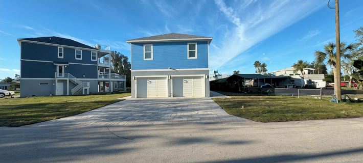 Driftwood Isles - New Gulf View Home with Large deck, Elevator and more! Hotels in Hudson