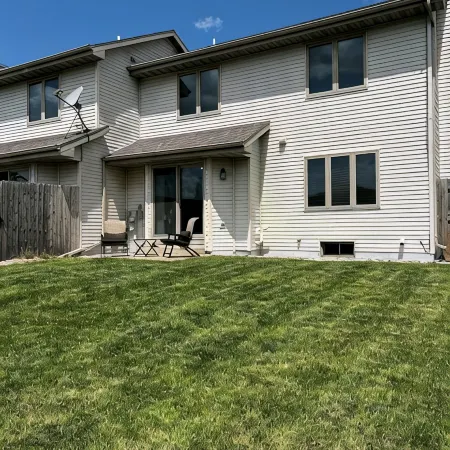 3 miles from EAA! Beautiful Oshkosh Duplex: The Westhaven