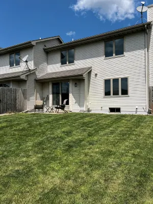 3 miles from EAA! Beautiful Oshkosh Duplex: The Westhaven
