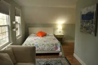 Fantastically located Chatham house - DISCOUNTED - New patio, refurbished - Balkoner